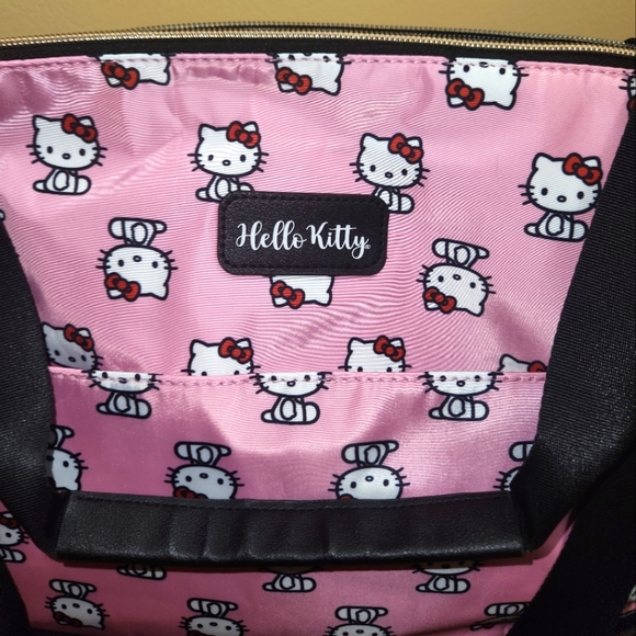 NWT HELLO KITTY Sanrio Duffel Bag, Pink - Picture 4 of 10